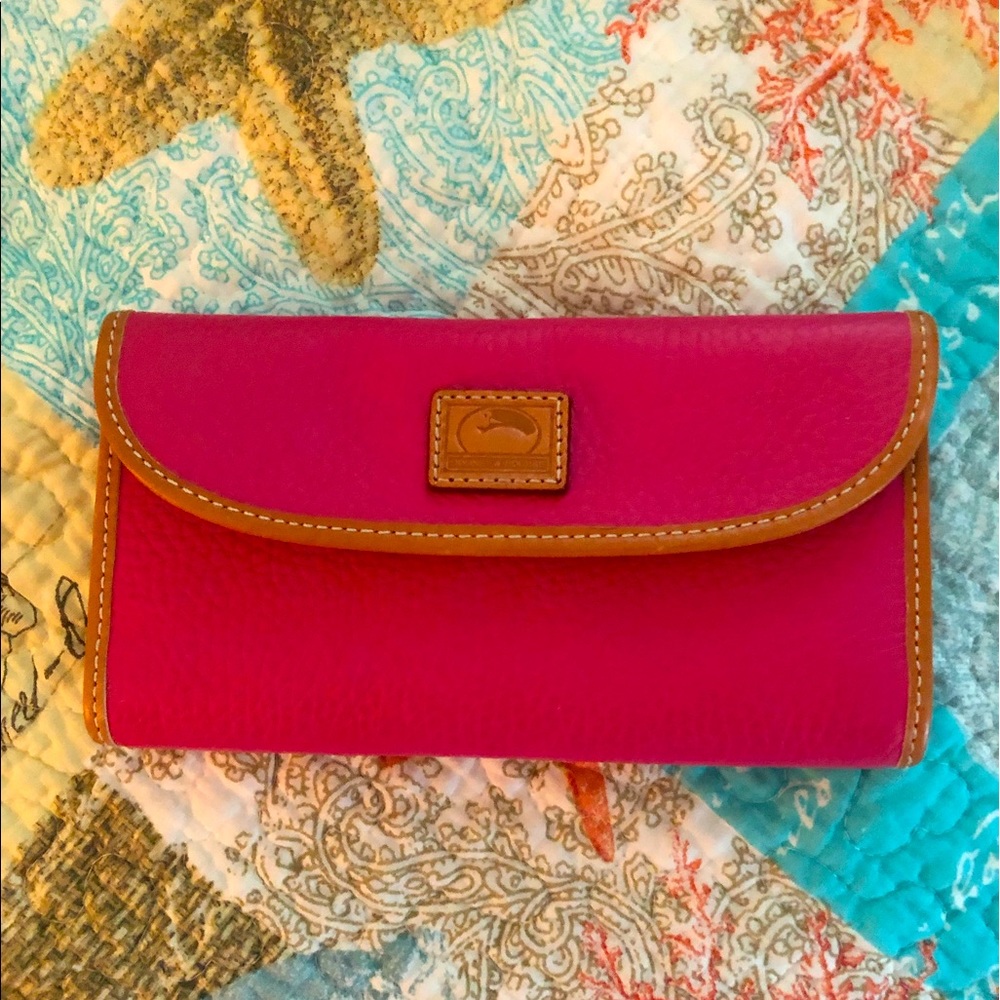 NWOT Dooney & Bourke HOT PINK Continental wallet